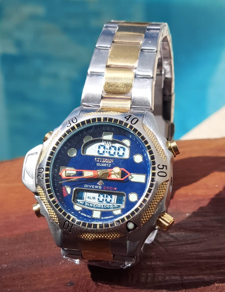 Relógio Citizen C-500 Dourado + Caixa no Atacado – Fundo Azul | Relógios Para Revender Relógio Citizen C-500 Dourado + Caixa no Atacado – Fundo Azul
