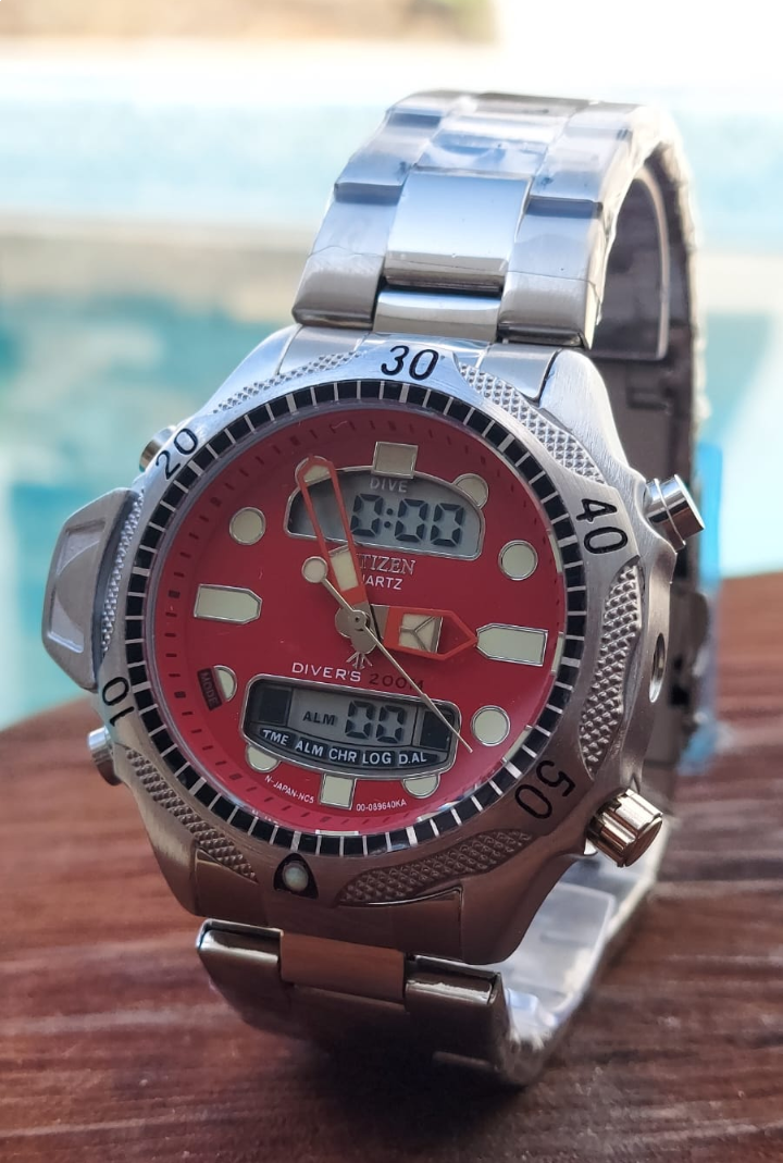 Relógio Citizen C-500 Prata + Caixa no Atacado – Fundo Vermelho | Relógios Para Revender Relógio Citizen C-500 Prata + Caixa no Atacado – Fundo Vermelho