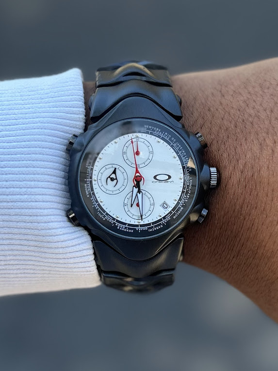 Relógio Oakley GMT Preto Com Branco no Atacado - Pulseira de Aço | Relógios Para Revender Relógio Oakley GMT Preto Com Branco no Atacado - Pulseira de Aço